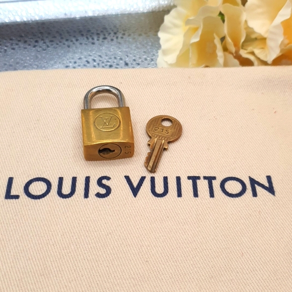 LOUIS VUITTON LOCK/KEY🔐 SILVER & GOLD TWO TONE # 215 W/ New Fashion Bag charm - Picture 5 of 7